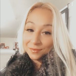 Meet your Posher, Elaine